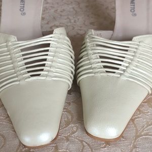 Vintage Via Venetto Point Toed Kitten Heel Leather Mules